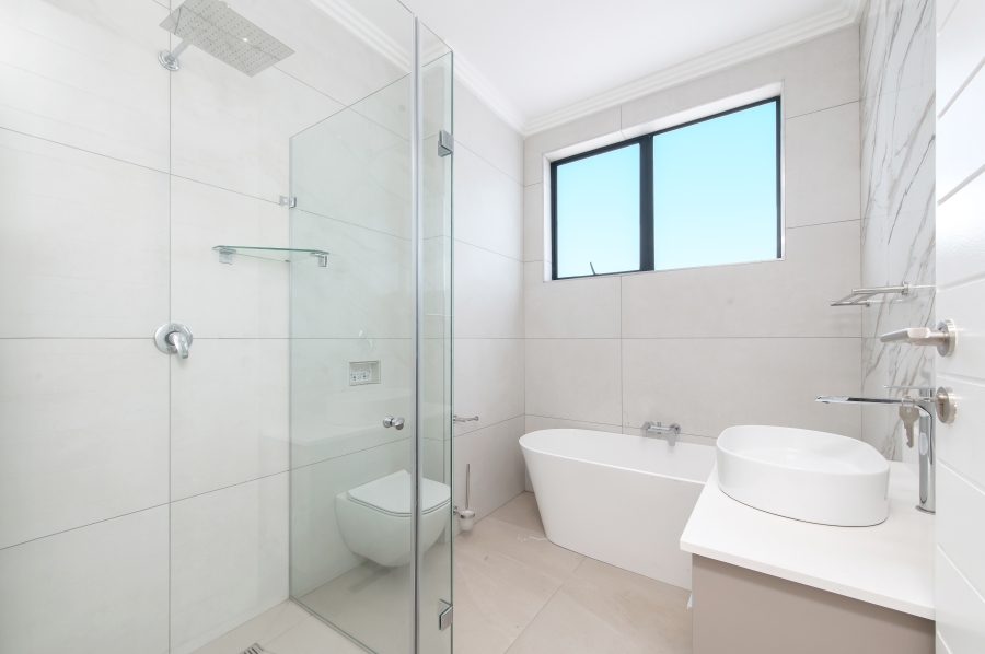 To Let 6 Bedroom Property for Rent in Waterfall Country Estate Gauteng