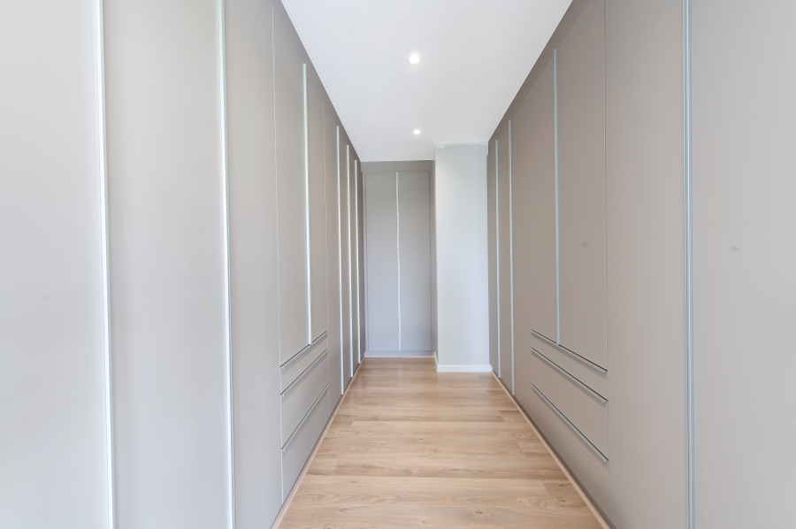 To Let 6 Bedroom Property for Rent in Waterfall Country Estate Gauteng