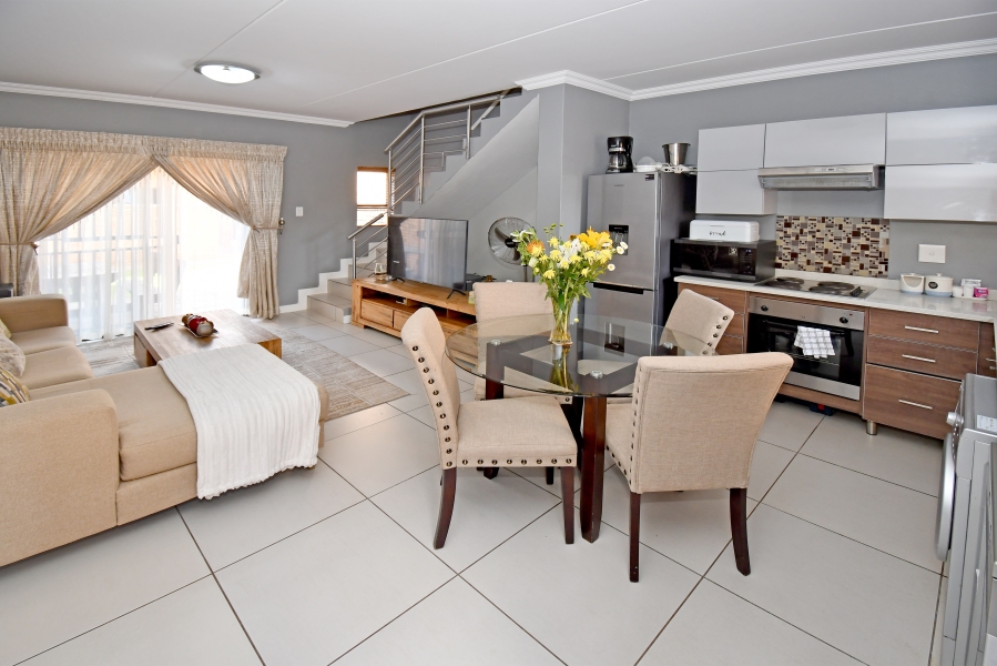 2 Bedroom Property for Sale in Rooihuiskraal North Gauteng