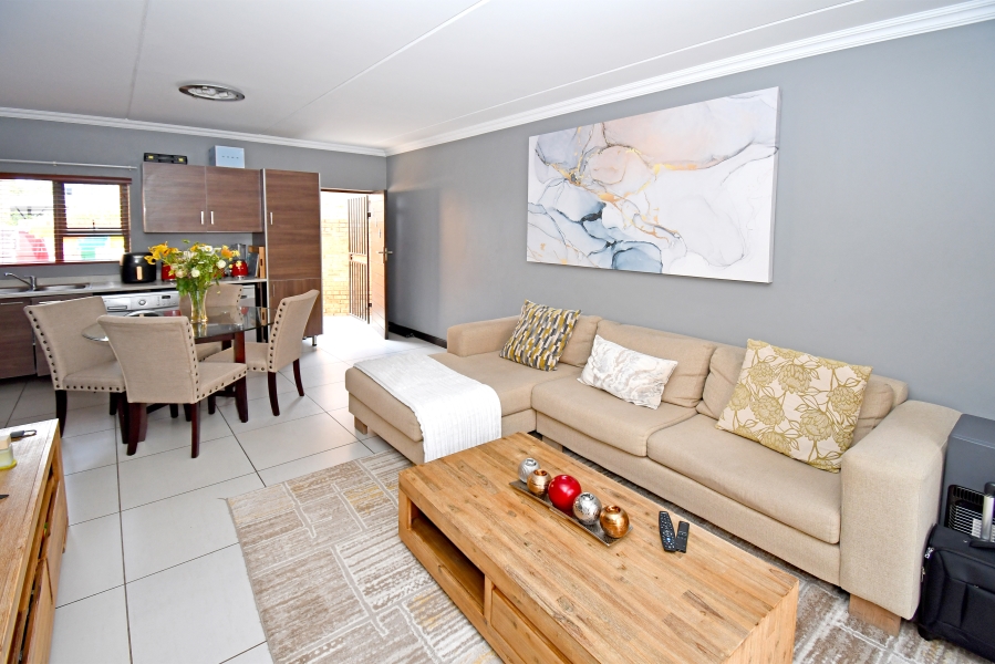 2 Bedroom Property for Sale in Rooihuiskraal North Gauteng