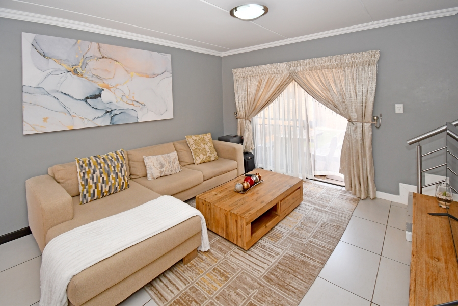 2 Bedroom Property for Sale in Rooihuiskraal North Gauteng