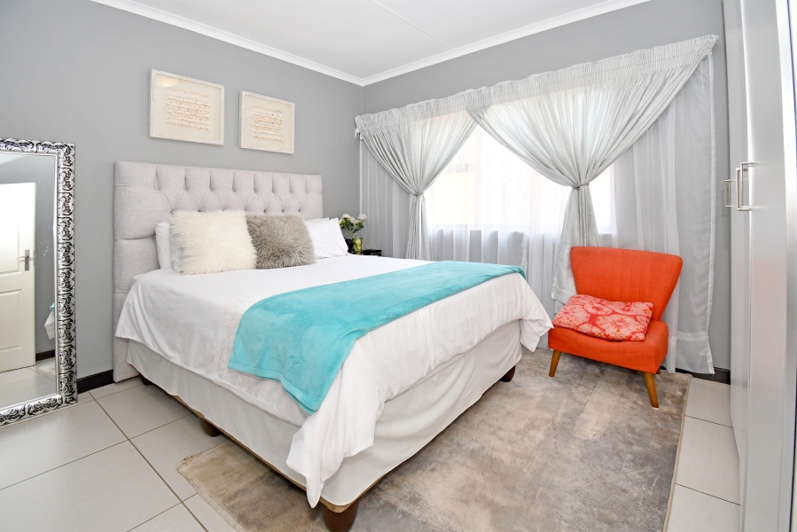 2 Bedroom Property for Sale in Rooihuiskraal North Gauteng