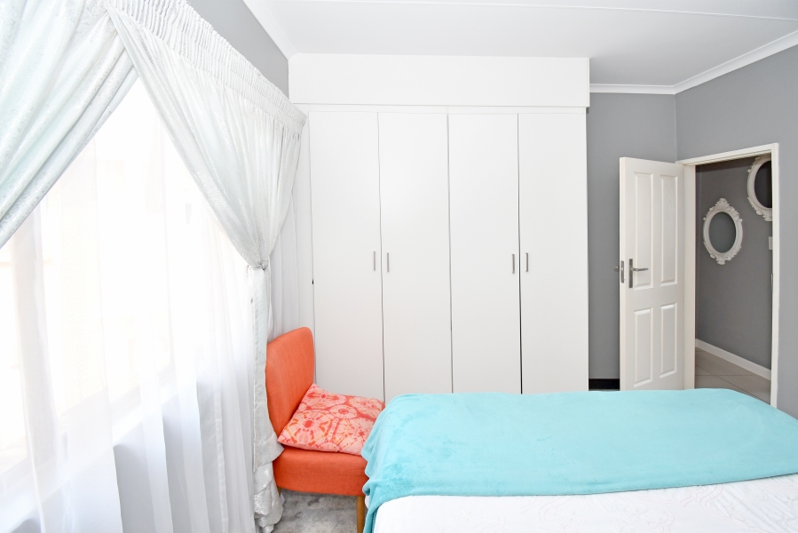 2 Bedroom Property for Sale in Rooihuiskraal North Gauteng