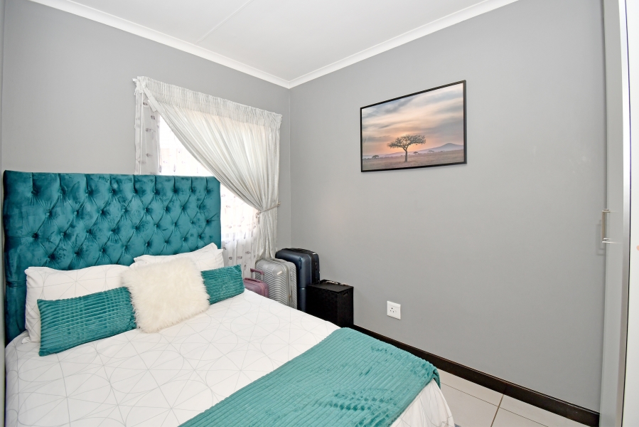 2 Bedroom Property for Sale in Rooihuiskraal North Gauteng