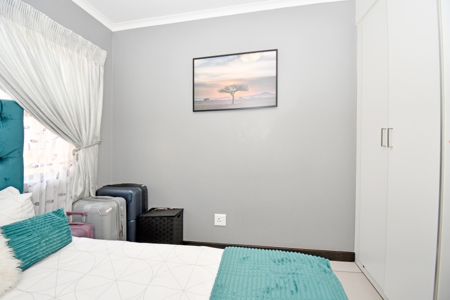 2 Bedroom Property for Sale in Rooihuiskraal North Gauteng