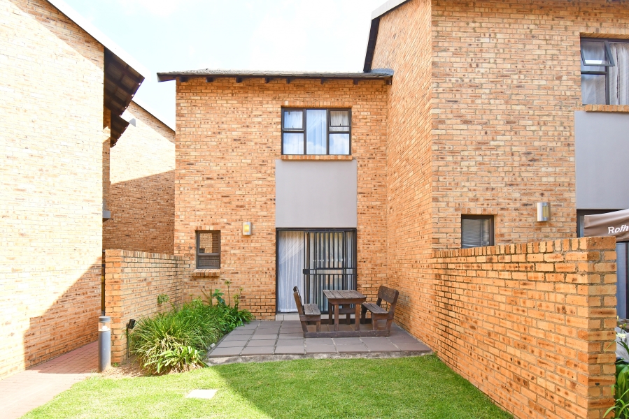 2 Bedroom Property for Sale in Rooihuiskraal North Gauteng