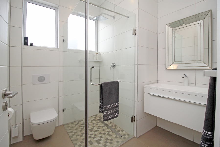 5 Bedroom Property for Sale in Waterfall Country Estate Gauteng