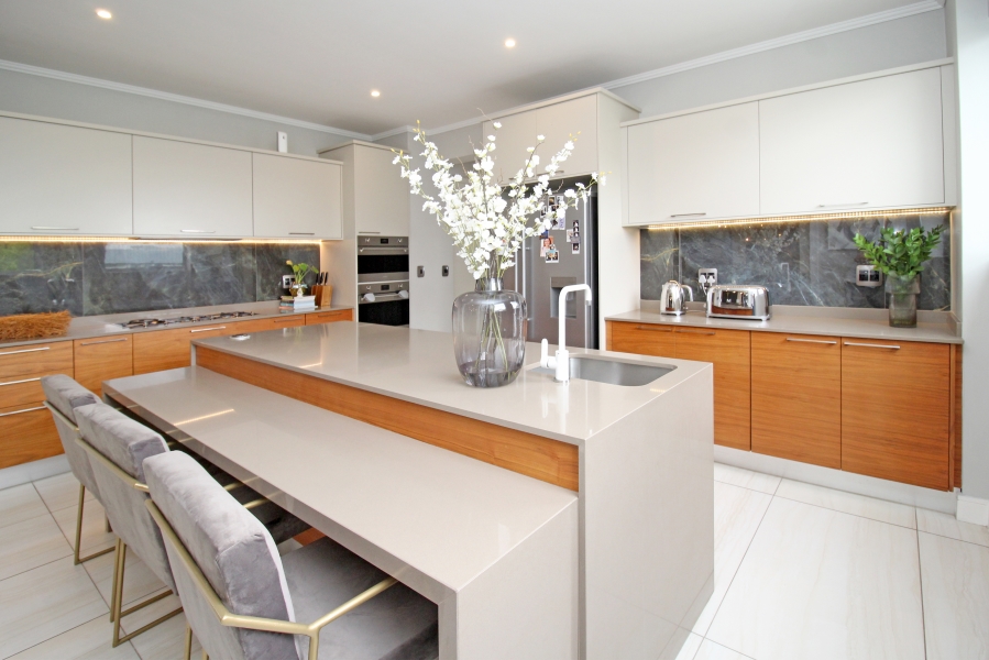 5 Bedroom Property for Sale in Waterfall Country Estate Gauteng