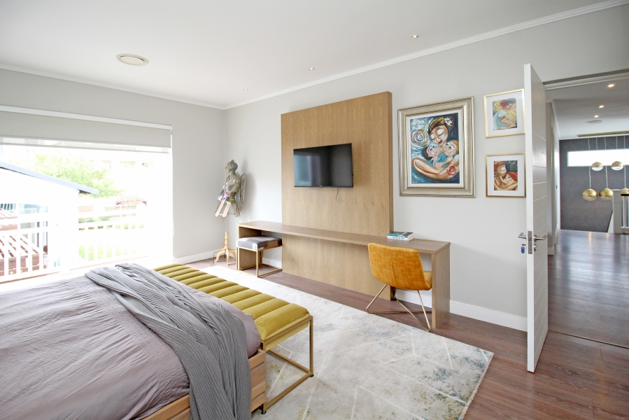 5 Bedroom Property for Sale in Waterfall Country Estate Gauteng