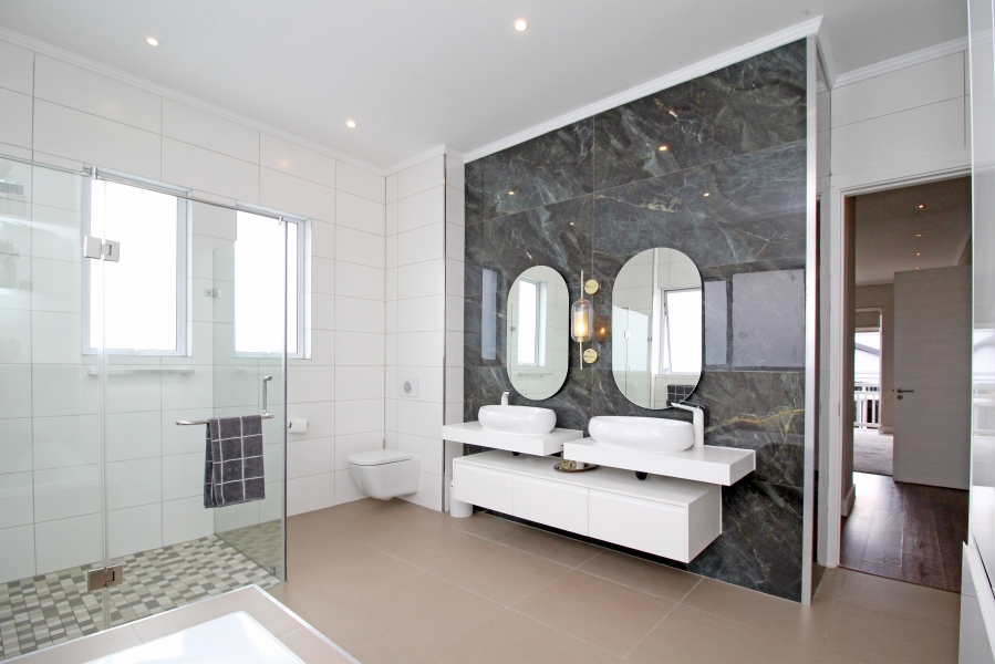 5 Bedroom Property for Sale in Waterfall Country Estate Gauteng