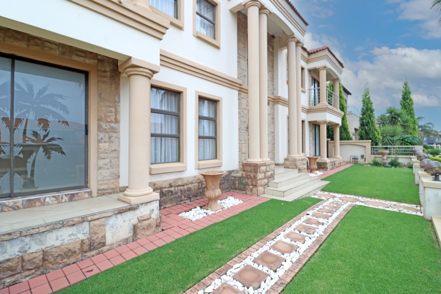 To Let 5 Bedroom Property for Rent in Blue Valley Golf Estate Gauteng