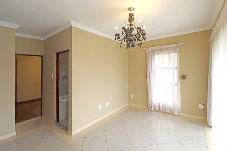 To Let 5 Bedroom Property for Rent in Blue Valley Golf Estate Gauteng