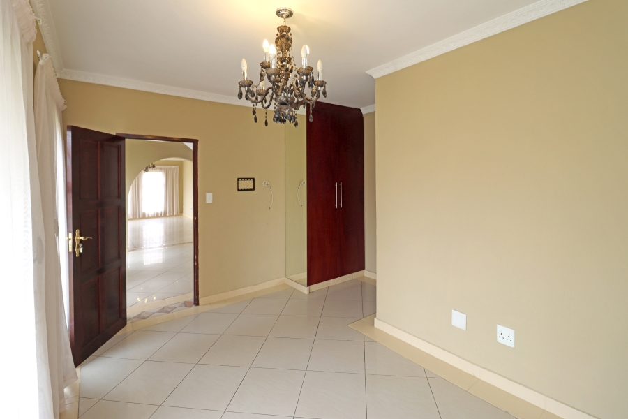 To Let 5 Bedroom Property for Rent in Blue Valley Golf Estate Gauteng