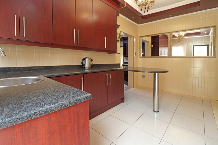 To Let 5 Bedroom Property for Rent in Blue Valley Golf Estate Gauteng