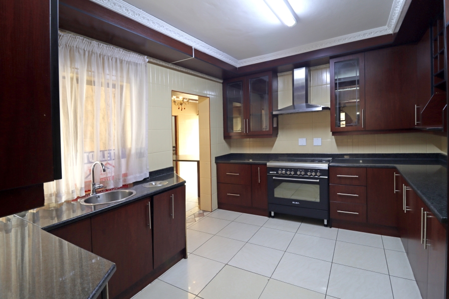 To Let 5 Bedroom Property for Rent in Blue Valley Golf Estate Gauteng