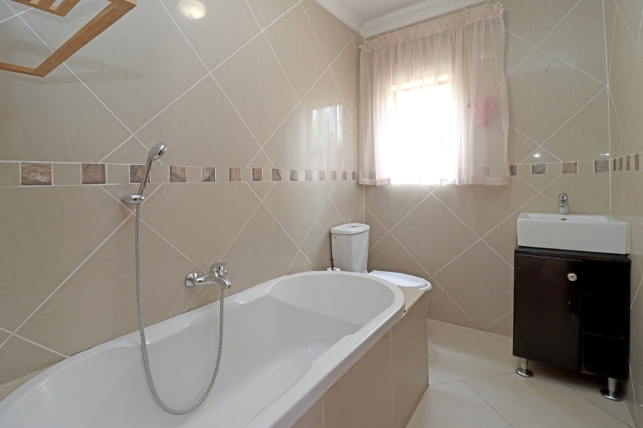 To Let 5 Bedroom Property for Rent in Blue Valley Golf Estate Gauteng