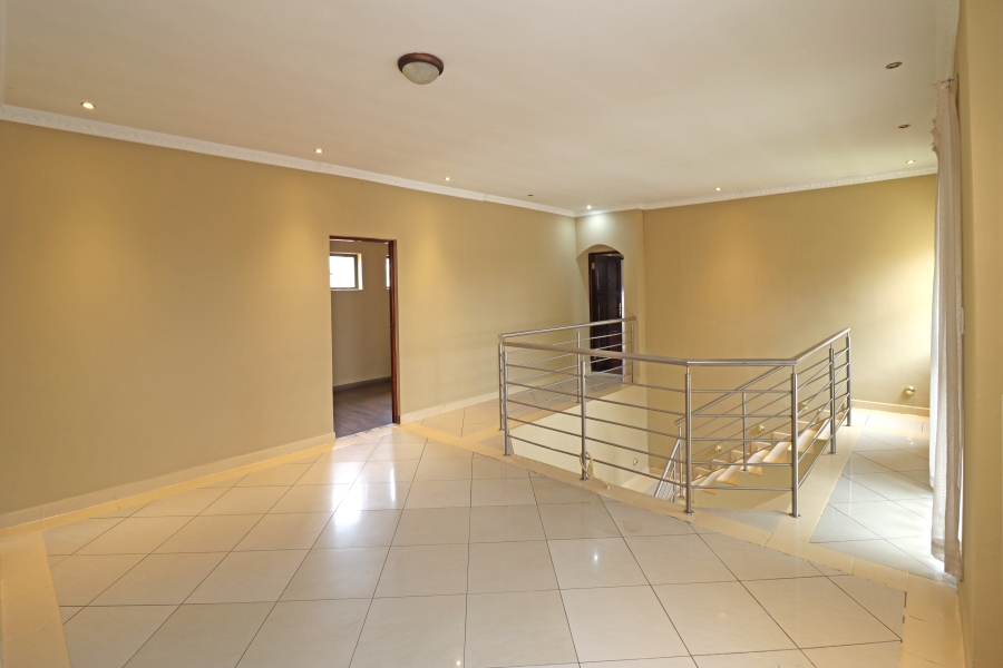 To Let 5 Bedroom Property for Rent in Blue Valley Golf Estate Gauteng