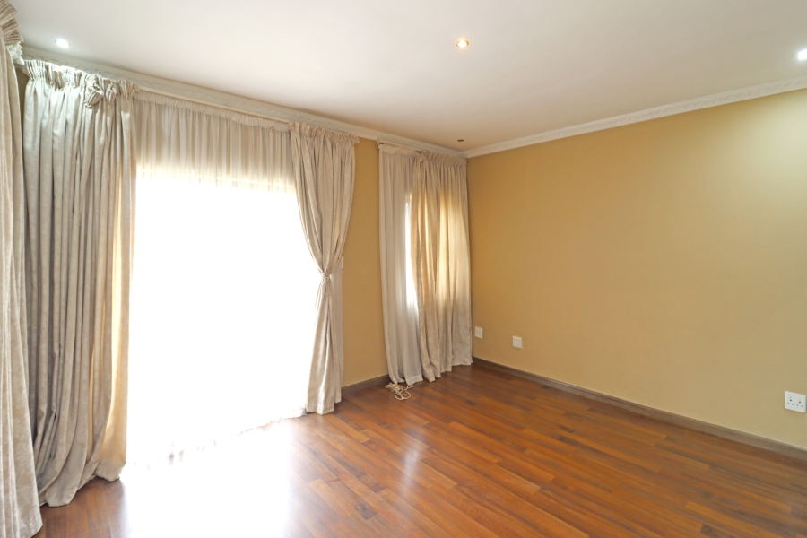 To Let 5 Bedroom Property for Rent in Blue Valley Golf Estate Gauteng