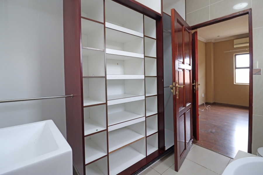 To Let 5 Bedroom Property for Rent in Blue Valley Golf Estate Gauteng