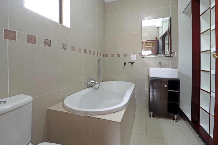 To Let 5 Bedroom Property for Rent in Blue Valley Golf Estate Gauteng