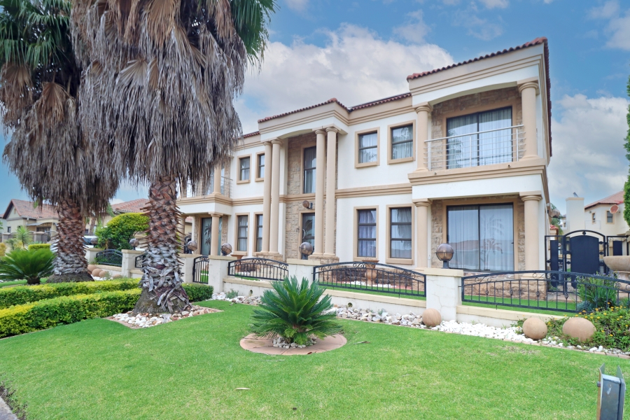 To Let 5 Bedroom Property for Rent in Blue Valley Golf Estate Gauteng