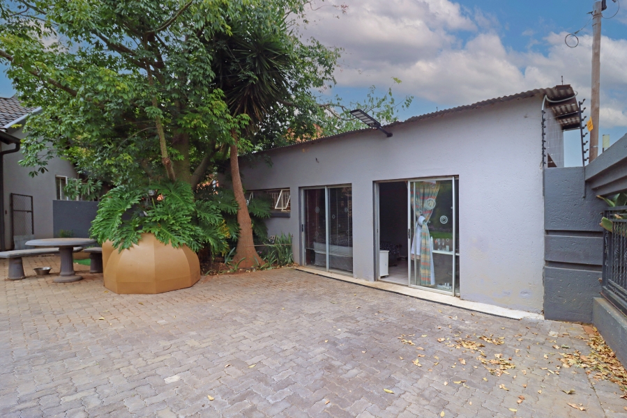 5 Bedroom Property for Sale in Rooihuiskraal North Gauteng