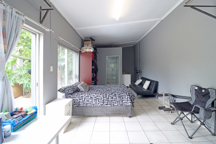 5 Bedroom Property for Sale in Rooihuiskraal North Gauteng