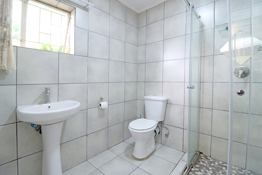 5 Bedroom Property for Sale in Rooihuiskraal North Gauteng