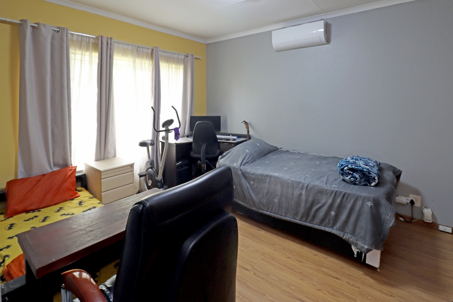 5 Bedroom Property for Sale in Rooihuiskraal North Gauteng