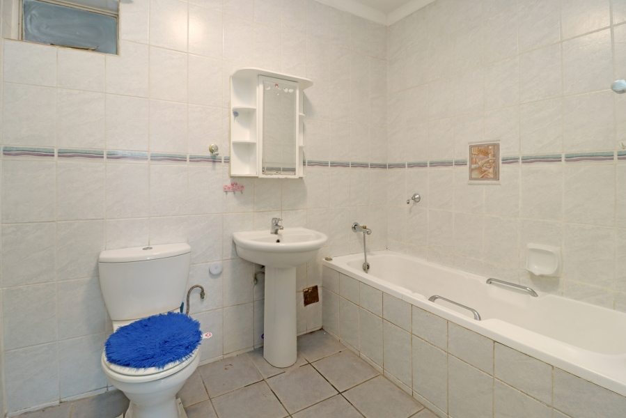 5 Bedroom Property for Sale in Rooihuiskraal North Gauteng