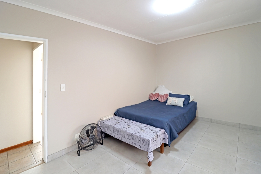 5 Bedroom Property for Sale in Rooihuiskraal North Gauteng