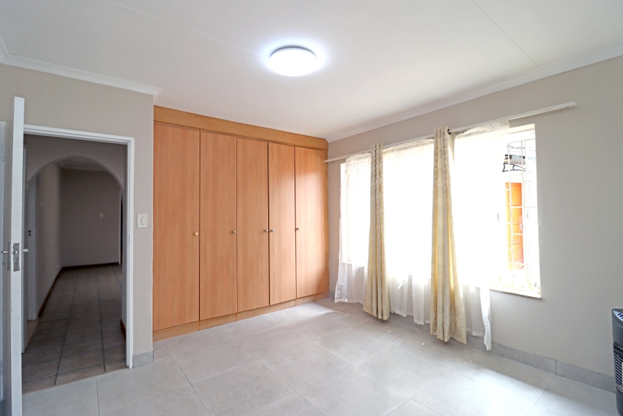 5 Bedroom Property for Sale in Rooihuiskraal North Gauteng