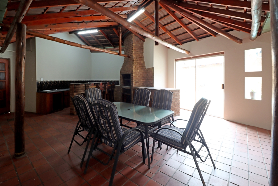 5 Bedroom Property for Sale in Rooihuiskraal North Gauteng