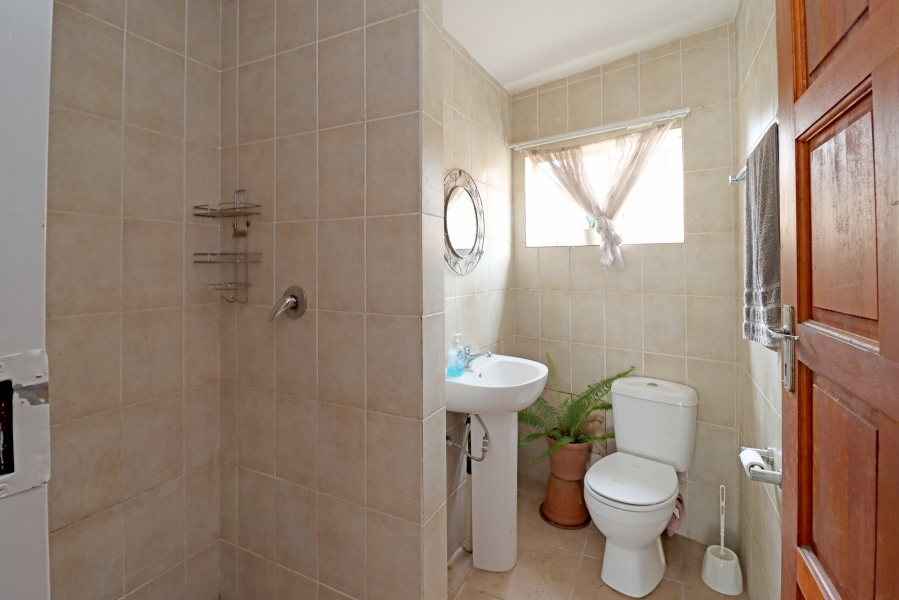 5 Bedroom Property for Sale in Rooihuiskraal North Gauteng