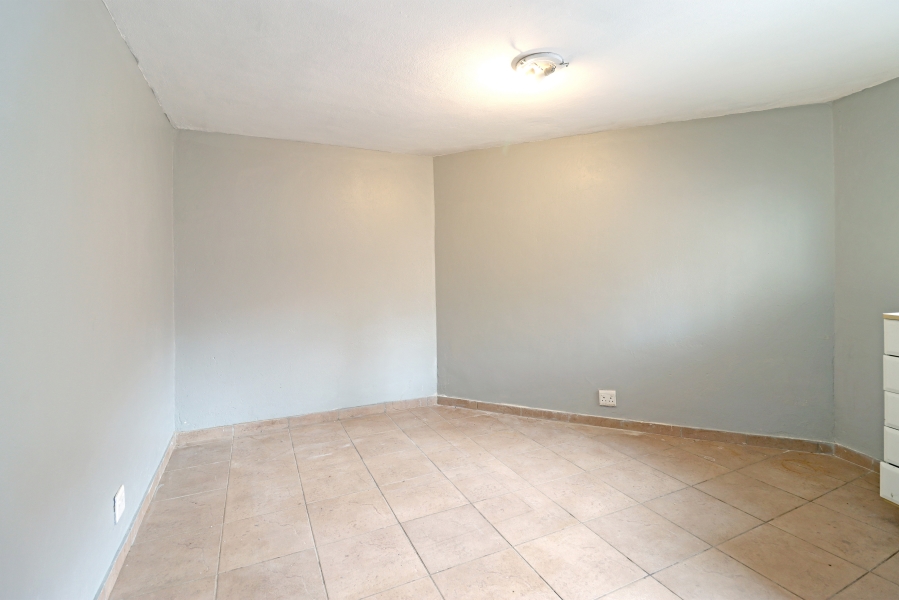 5 Bedroom Property for Sale in Rooihuiskraal North Gauteng