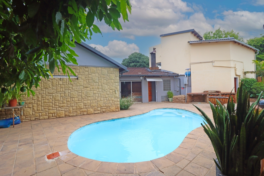 5 Bedroom Property for Sale in Rooihuiskraal North Gauteng