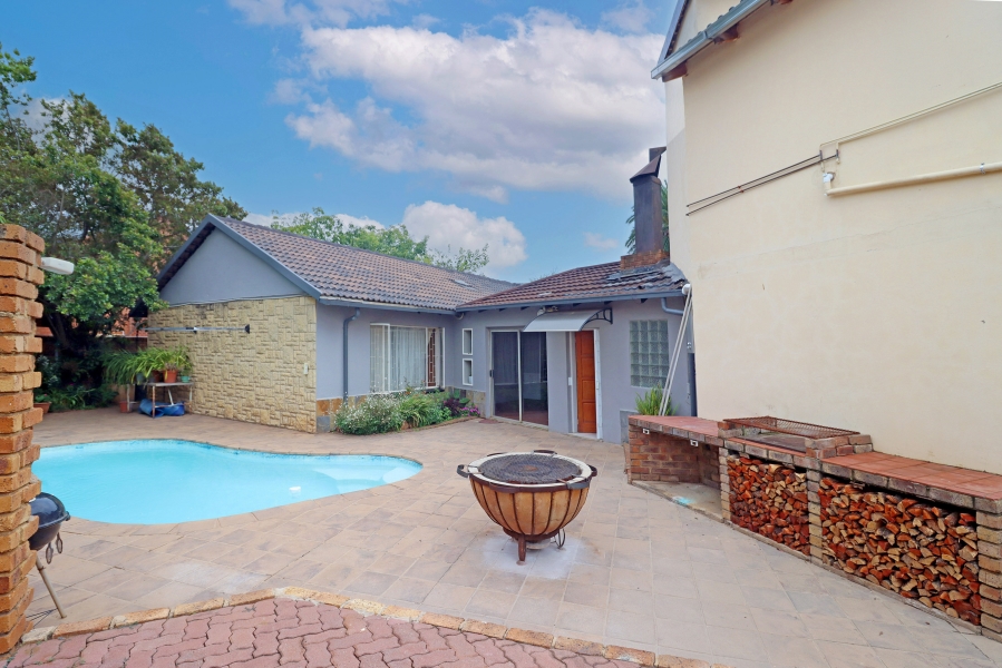 5 Bedroom Property for Sale in Rooihuiskraal North Gauteng