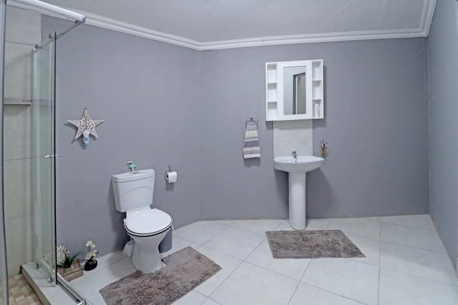 5 Bedroom Property for Sale in Rooihuiskraal North Gauteng