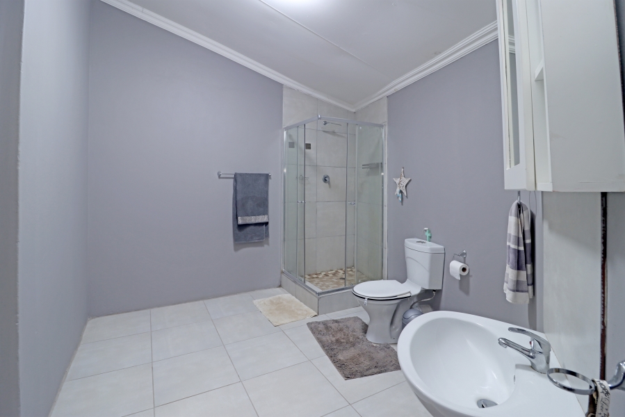 5 Bedroom Property for Sale in Rooihuiskraal North Gauteng