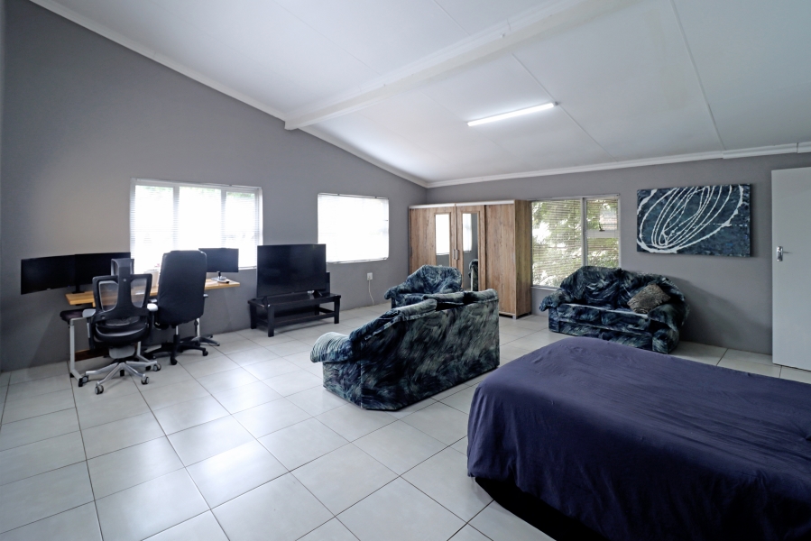 5 Bedroom Property for Sale in Rooihuiskraal North Gauteng