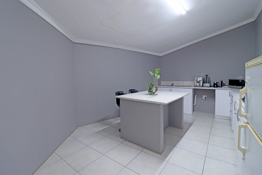 5 Bedroom Property for Sale in Rooihuiskraal North Gauteng