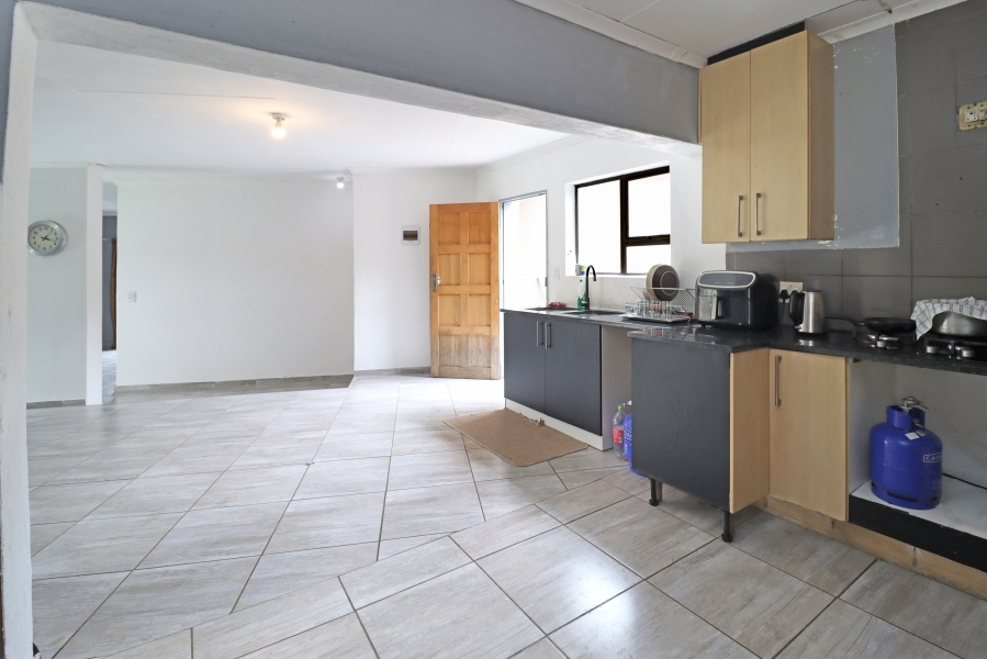 7 Bedroom Property for Sale in Vorna Valley Gauteng