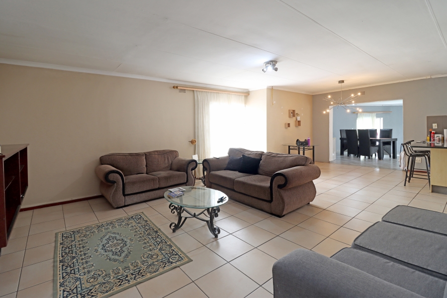 7 Bedroom Property for Sale in Vorna Valley Gauteng