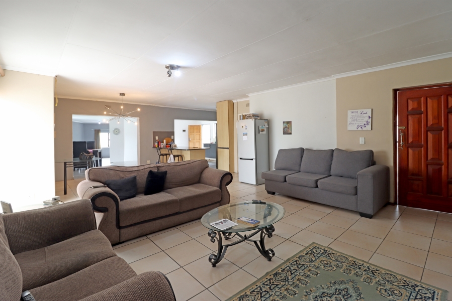 7 Bedroom Property for Sale in Vorna Valley Gauteng