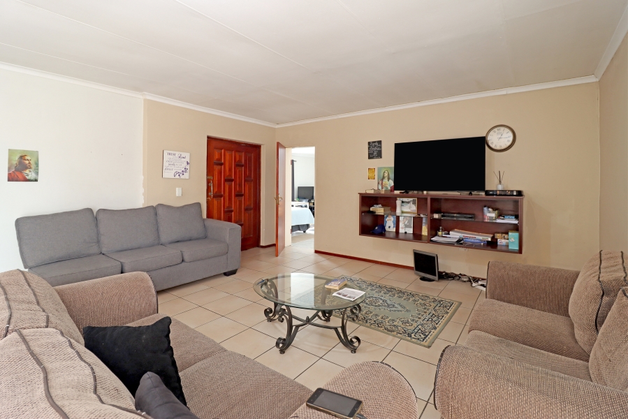 7 Bedroom Property for Sale in Vorna Valley Gauteng