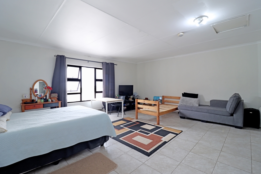 7 Bedroom Property for Sale in Vorna Valley Gauteng