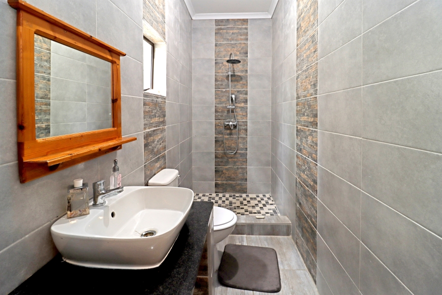 7 Bedroom Property for Sale in Vorna Valley Gauteng