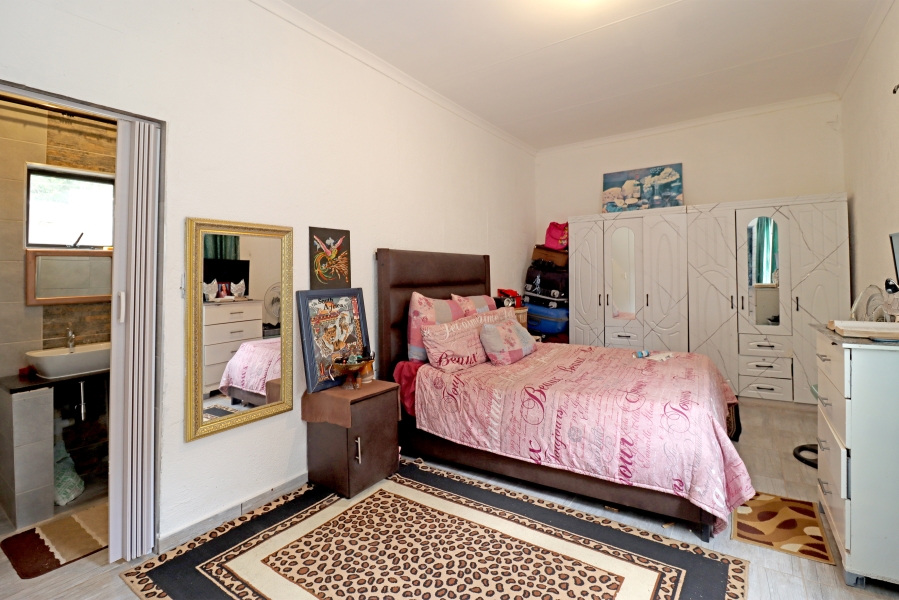 7 Bedroom Property for Sale in Vorna Valley Gauteng