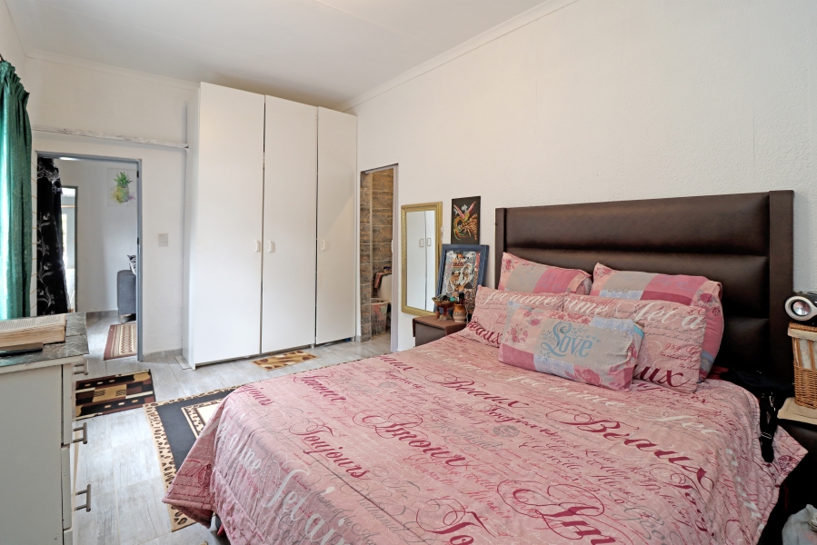 7 Bedroom Property for Sale in Vorna Valley Gauteng