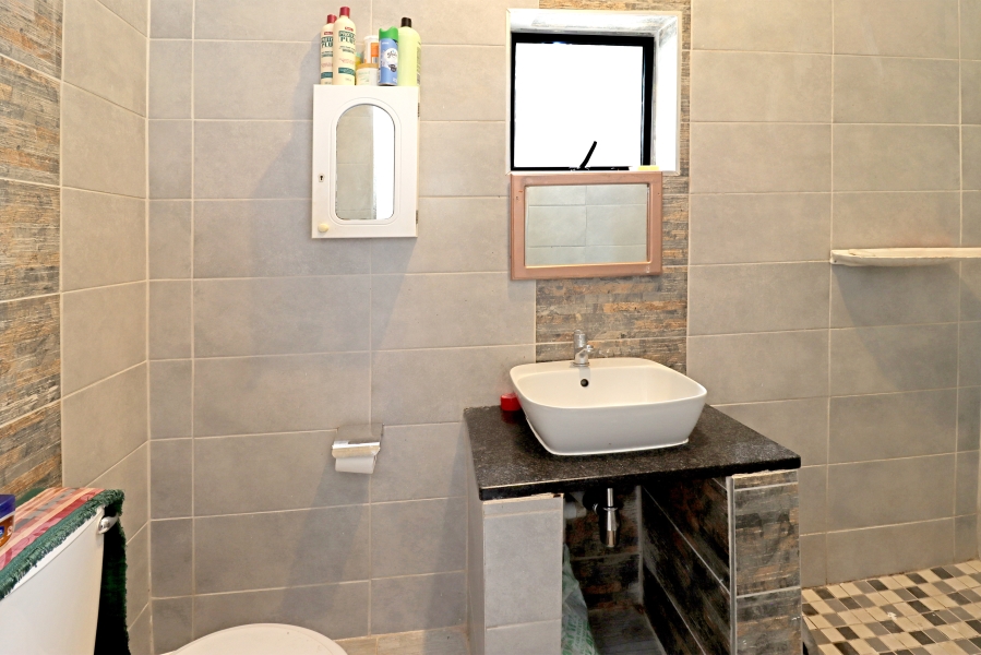 7 Bedroom Property for Sale in Vorna Valley Gauteng